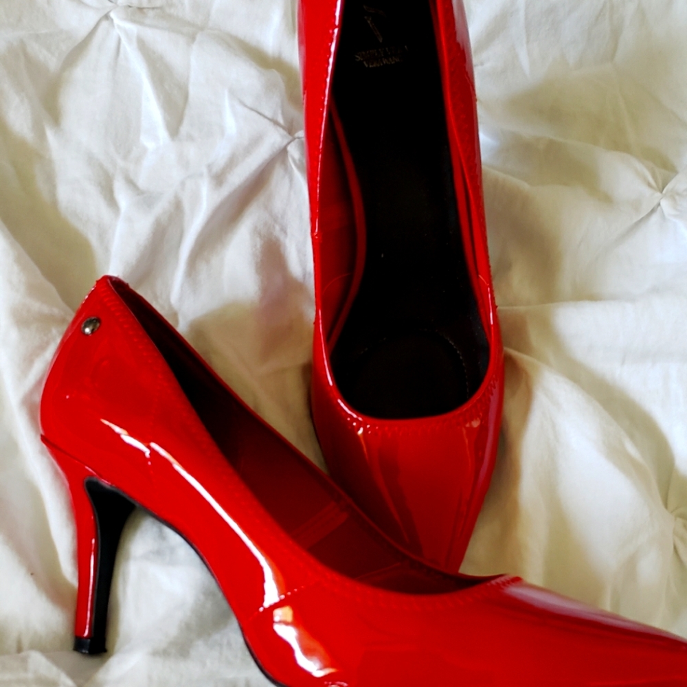 Red patt women's shoe